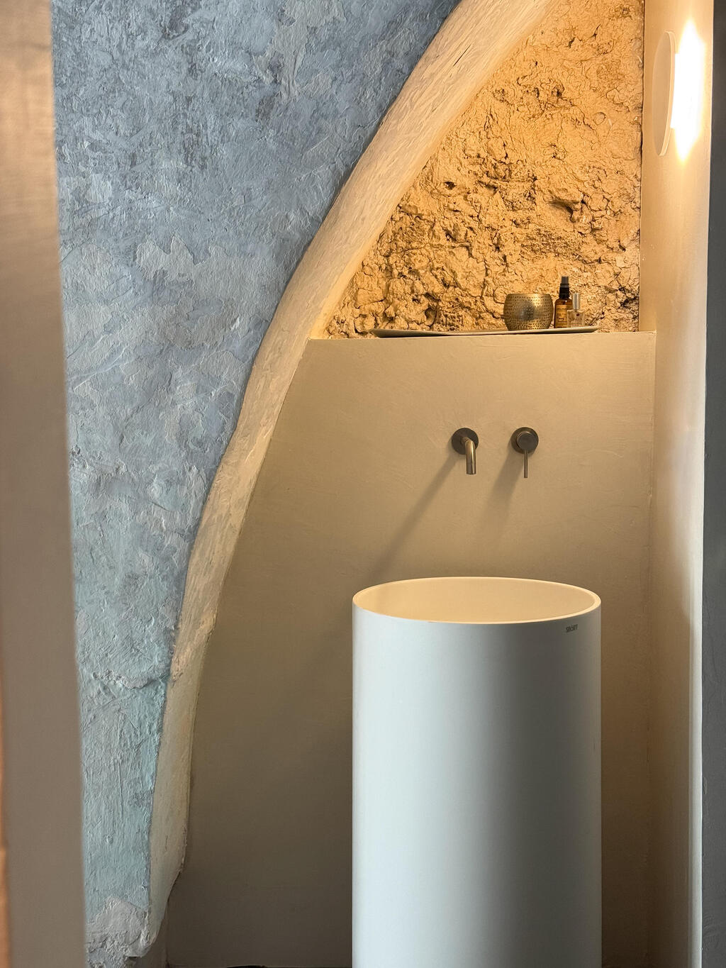 Another sink (Photo: Noam Ron) הבית של ספיר וניב ביפו, כאן גרים