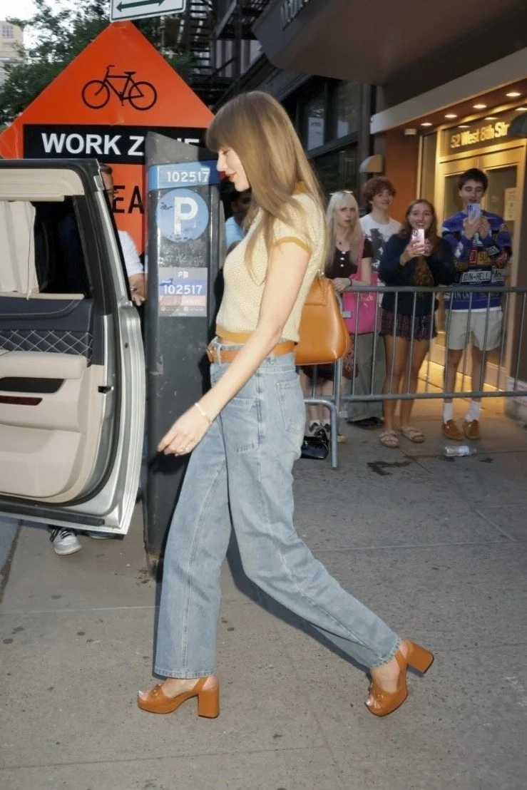 Taylor Swift leaves recording studio with Haim sisters after all-night session