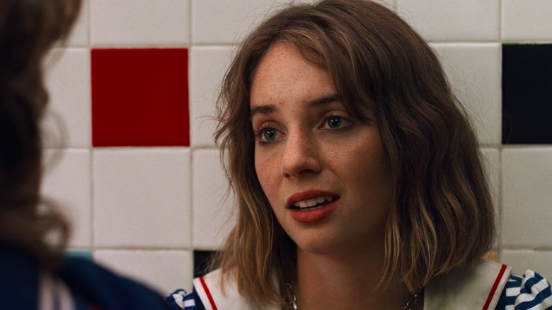 Maya Hawke as Robin looking at Joe Keery as Steve in a bathroom in Stranger Things