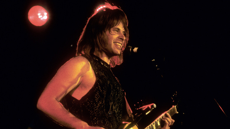 Nigel singing and playing guitar in This Is Spinal Tap (1984)