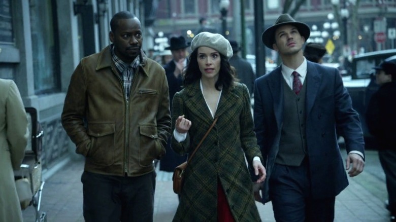 Rufus, Lucy, and Wyatt walking down the street on Timeless S1E1