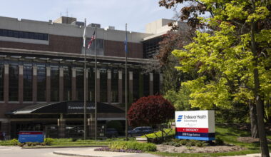 Congressman tells Endeavor Health stop acting against unionizing nurses at Chicago-area hospitals