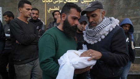 Palestinian Raed al-Khabba carries his 3-month-old daughter Mira al-Khabbaz, who was killed in an Israeli military strike, at Shifa Hospital in Gaza City, Wednesday, 4 Feb 2026.
Photo: UNB