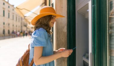 5 tips for minding your money on summer holidays