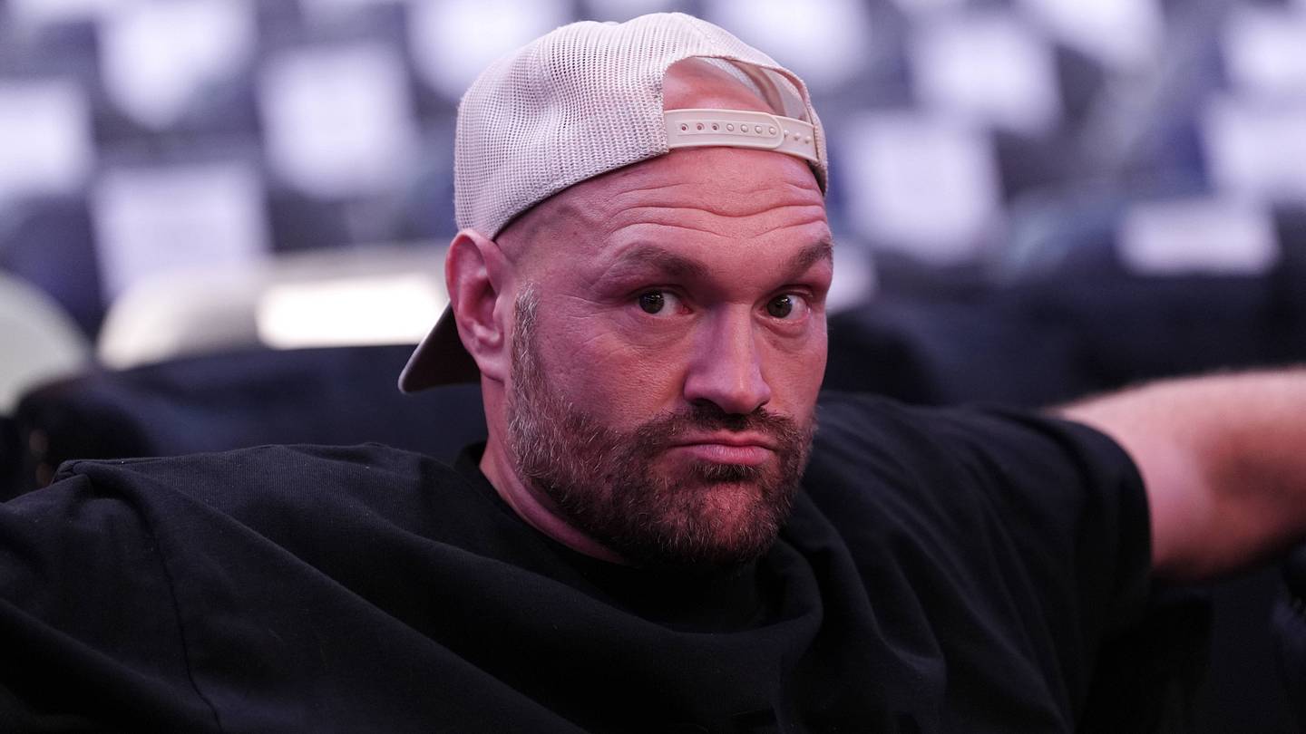 Tyson Fury Stops Mariusz Wach, Fires Warning at Anthony Joshua
