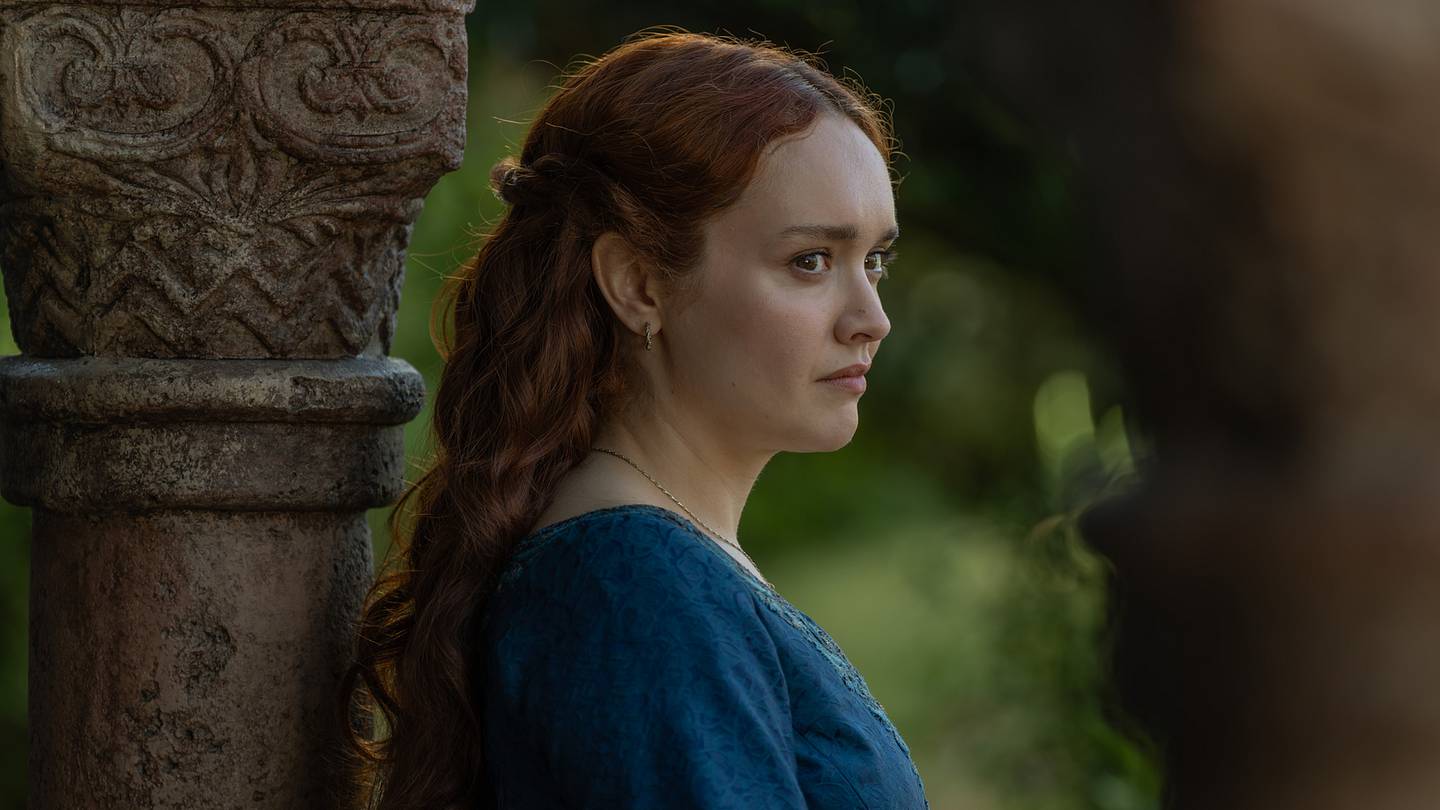 Sonoya Mizuno (Mysaria) and Emma D'Arcy (Rhaenyra Targaryen) in House of the Dragon season 3