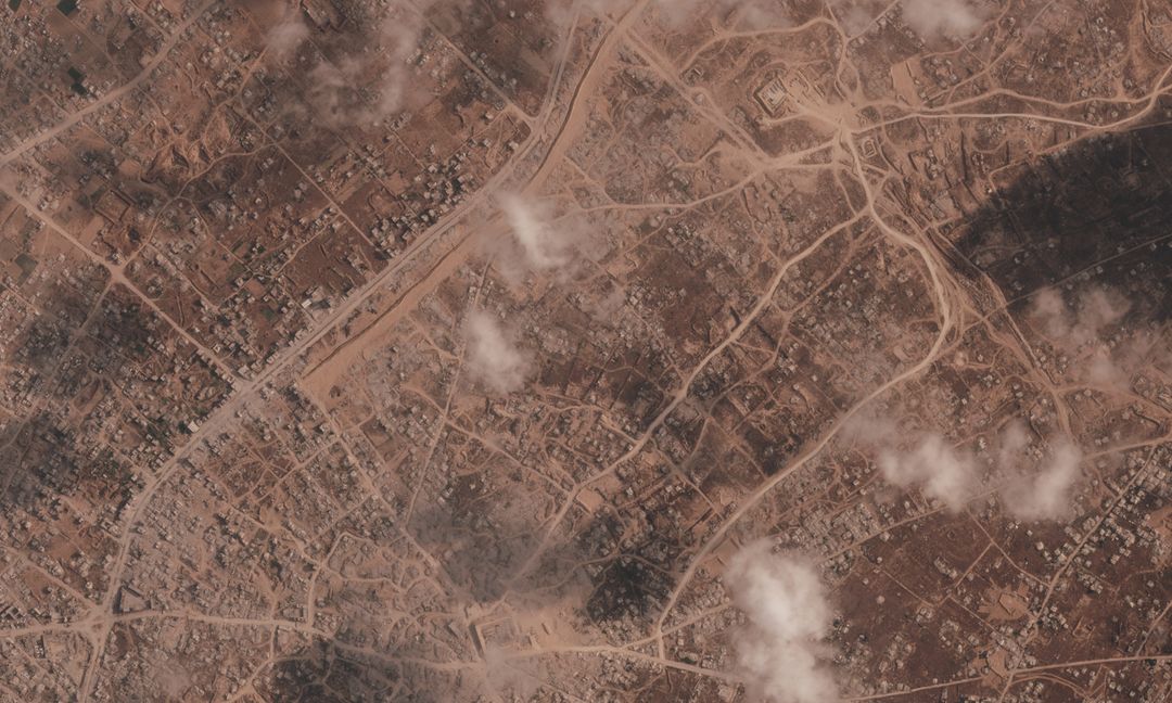 Israel builds miles-long earthen barrier inside Gaza, deepening fears of permanent occupation