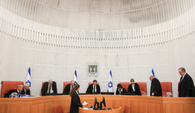 Israeli democracy advocates decry government vow to defy court