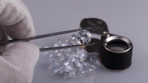 Israel’s diamond exports plunge to historic low as exchange chief resigns