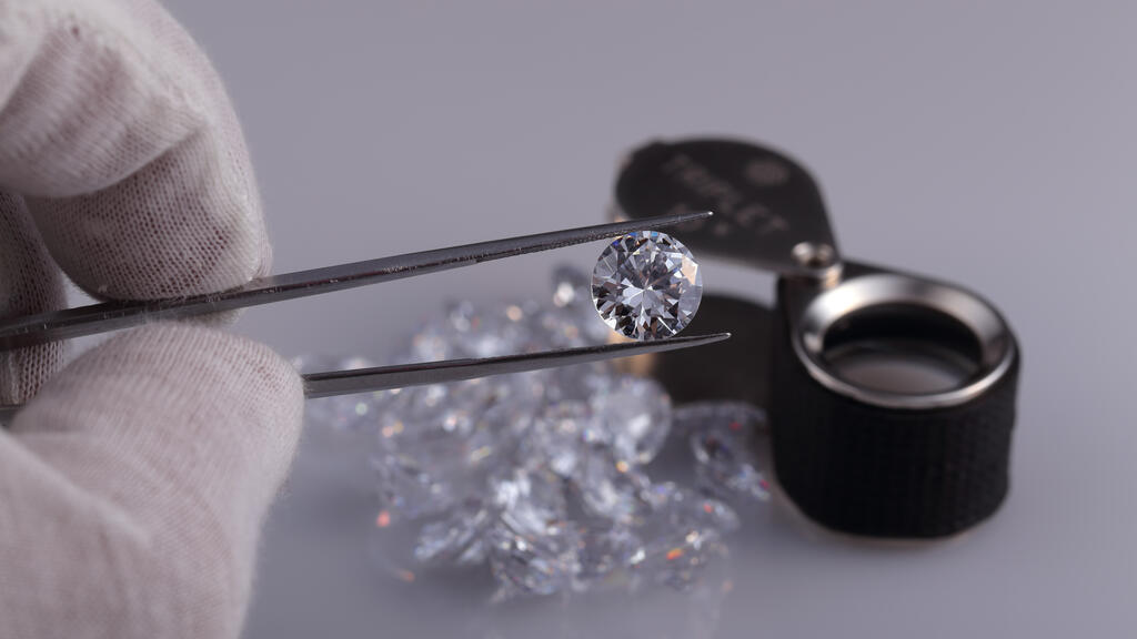 Diamond exports fell to a record-low $2.4 billion in the first half of 2026 (Photo: Shutterstock) הרמת יהלום