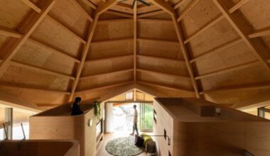A Spiderweb-Shaped Home in Japan Has No Fixed Rooms and Adapts as the Family Grows