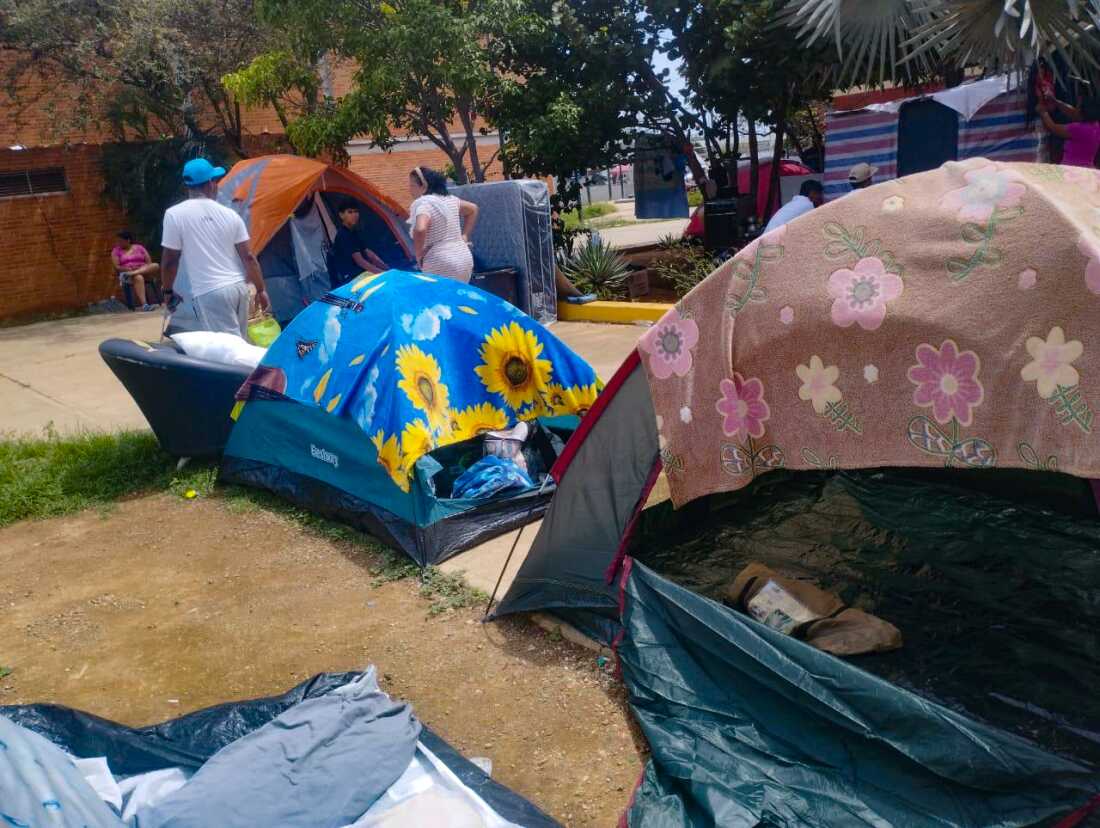 As aftershocks continued, Luz Noguera and her relatives spent two weeks sleeping in tents near her sister's home. “Some people don’t even have tents, so their situation is even more difficult,” Noguera says. “They sleep on mattresses placed directly on the ground, with their children.”
