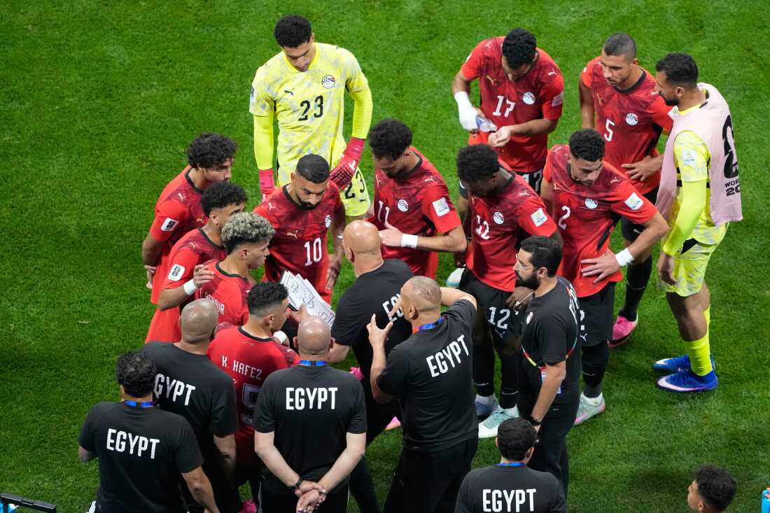 Egypt head coach Hossam Hassan talks to his players during the World Cup round of 16 soccer match between Argentina and Egypt in Atlanta, Tuesday, July 7, 2026.
