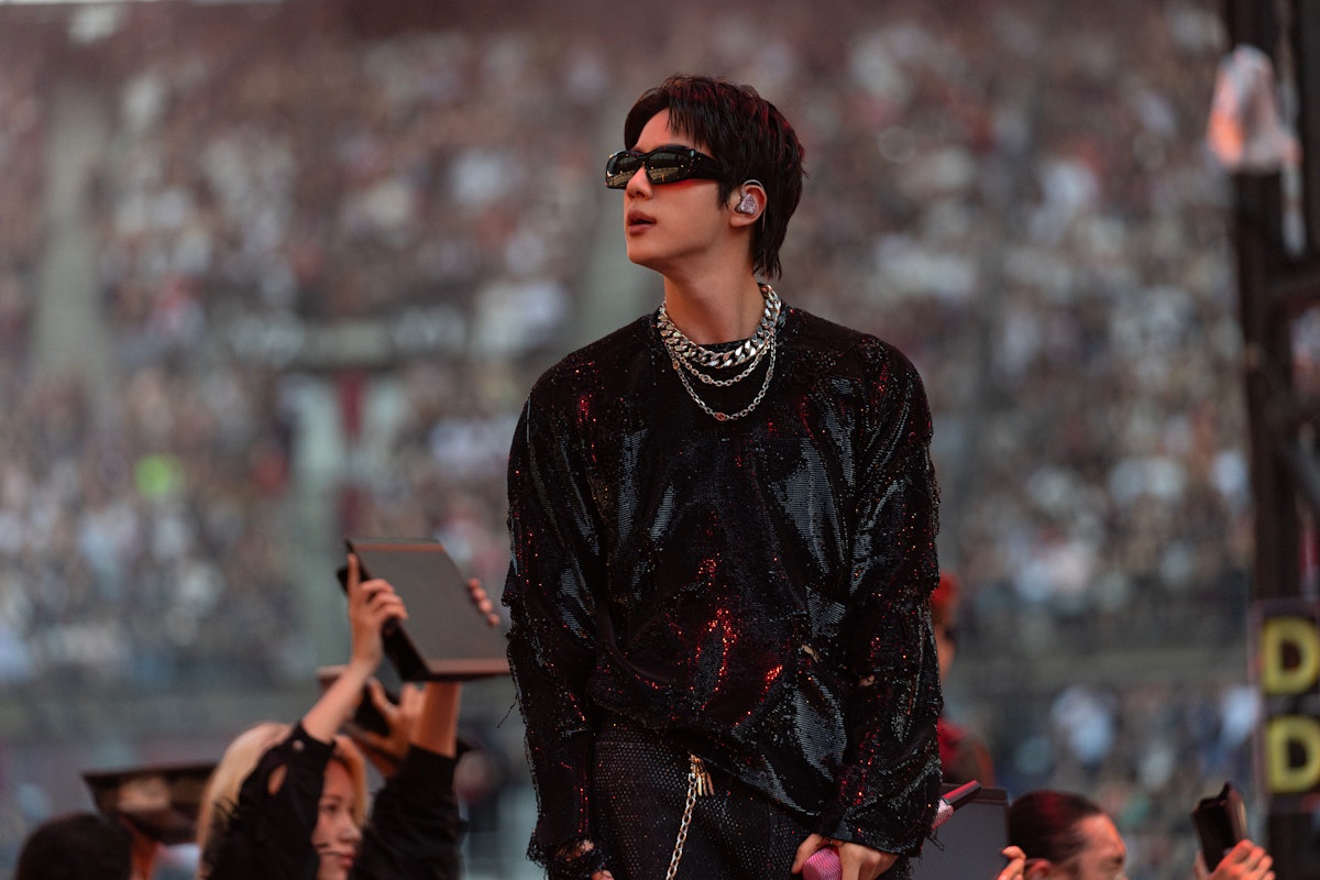 See BTS Jin's and RM's Custom Gucci Looks for BTS WORLD TOUR ARIRANG - L'Officiel Singapore
