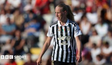 Amalie Vangsgaard in Juventus kit