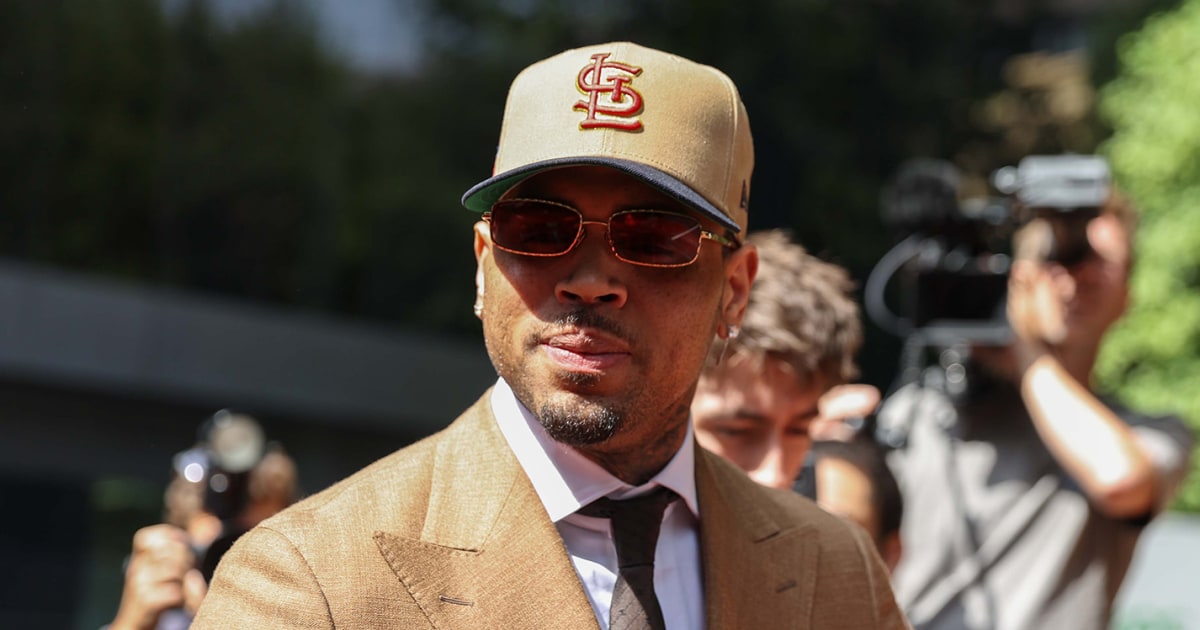 Singer Chris Brown pleads guilty to brawling at a London nightclub
