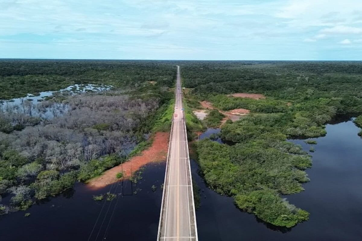 BR-319 highway cuts through some of the Amazon’s most conserved areas, home to 69 Indigenous territories and 41 conservation units.