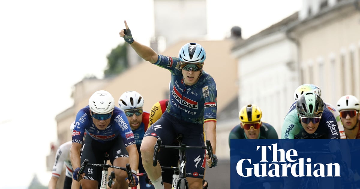 Tim Merlier surges to Tour de France 2026 hat-trick on stage 12 but crash hits sprinters | Tour de France 2026