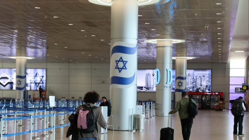 Three Israelis arrested after plane disturbance - Breakingthenews.net