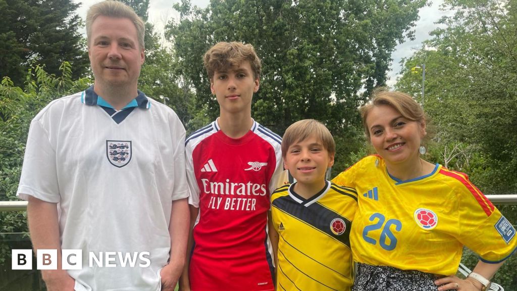 How London's mixed-heritage World Cup fans choose a side - BBC