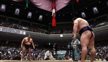 Sumo draws capacity crowds for over 300 consecutive days