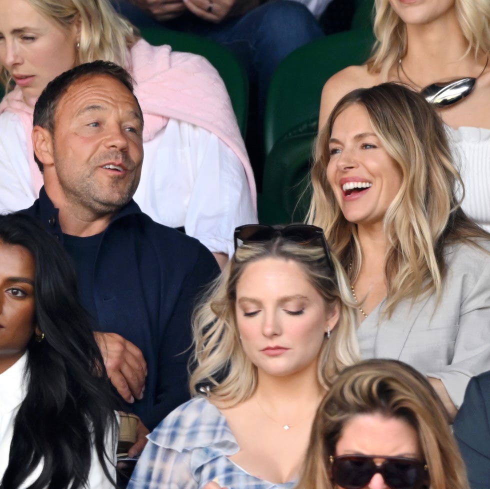 london, england july 04: stephen graham and sienna miller during day six of the 2026 wimbledon tennis championships at the all england lawn tennis and croquet club on july 04, 2026 in london, england. (photo by karwai tang/wireimage)