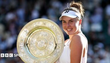 Linda Noskova holds up the Wimbledon trophy