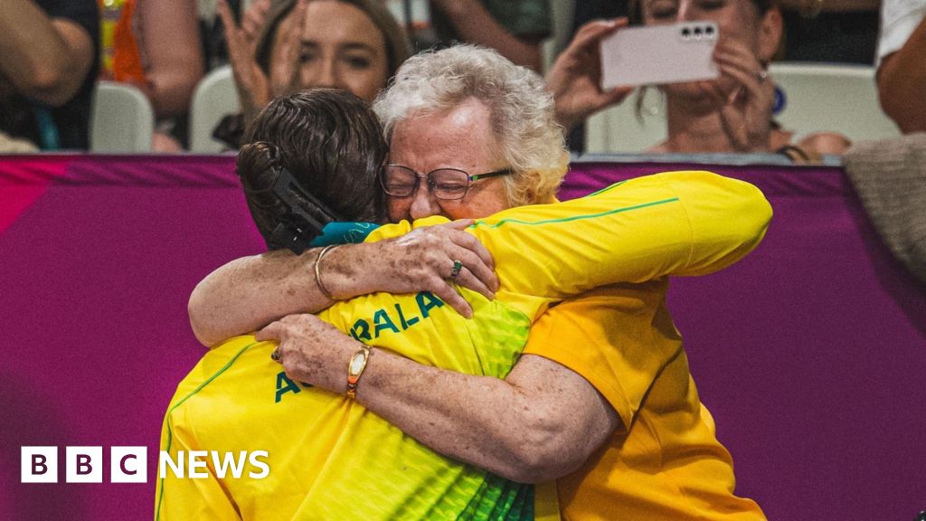 Australian swimmer celebrated gold with 'no words - just a hug from my Scottish gran' - BBC