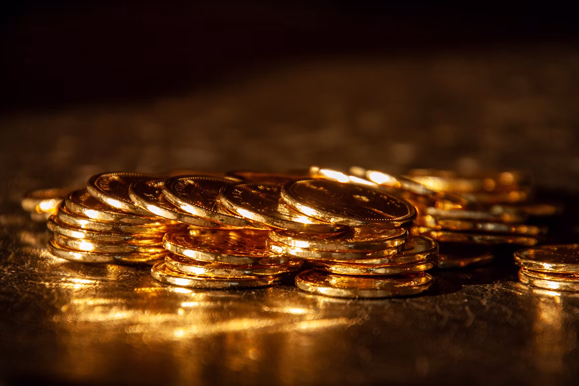Iran Conflict Lifts Oil Prices but Pressures Gold: Higher Fed Rate Expectations Override Safe-Haven Demand - Article