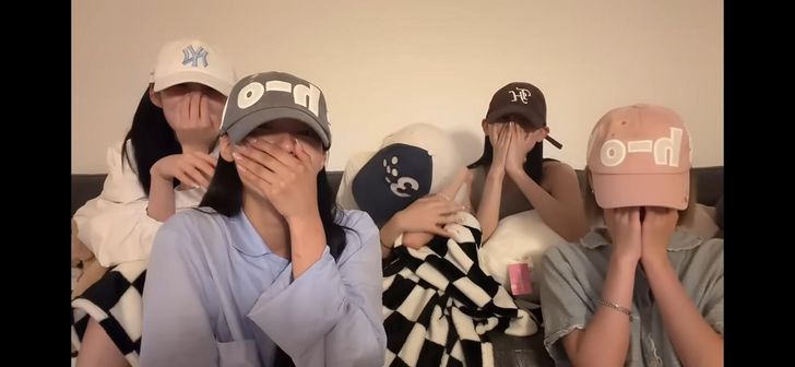 Members of girl group RESCENE hold a livestream shortly after their signature song, “LOVE ATTACK,” reached No. 1 on Melon’s Top 100 chart on July 8. Captured from RESCENE's YouTube channel