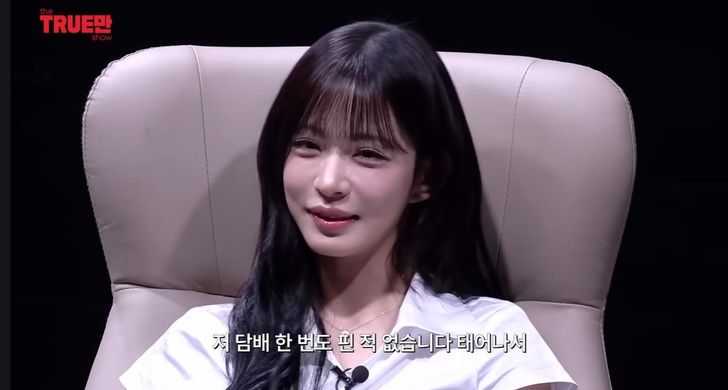 Lee Chae-young of K-pop girl group fromis_9 clarifies a false electronic cigarette rumor during an appearance on a YouTube talk show. Captured from Ipmanyulmyeon YouTube channel