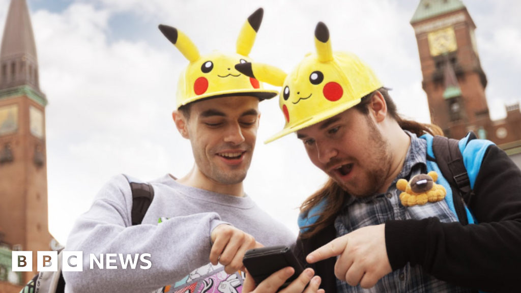 Pokémon Go at 10 and the millions still trying to catch 'em all - BBC