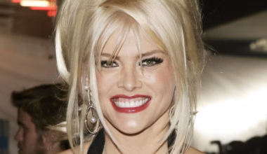 Abbie Cornish unrecognisable as Anna Nicole Smith in new film