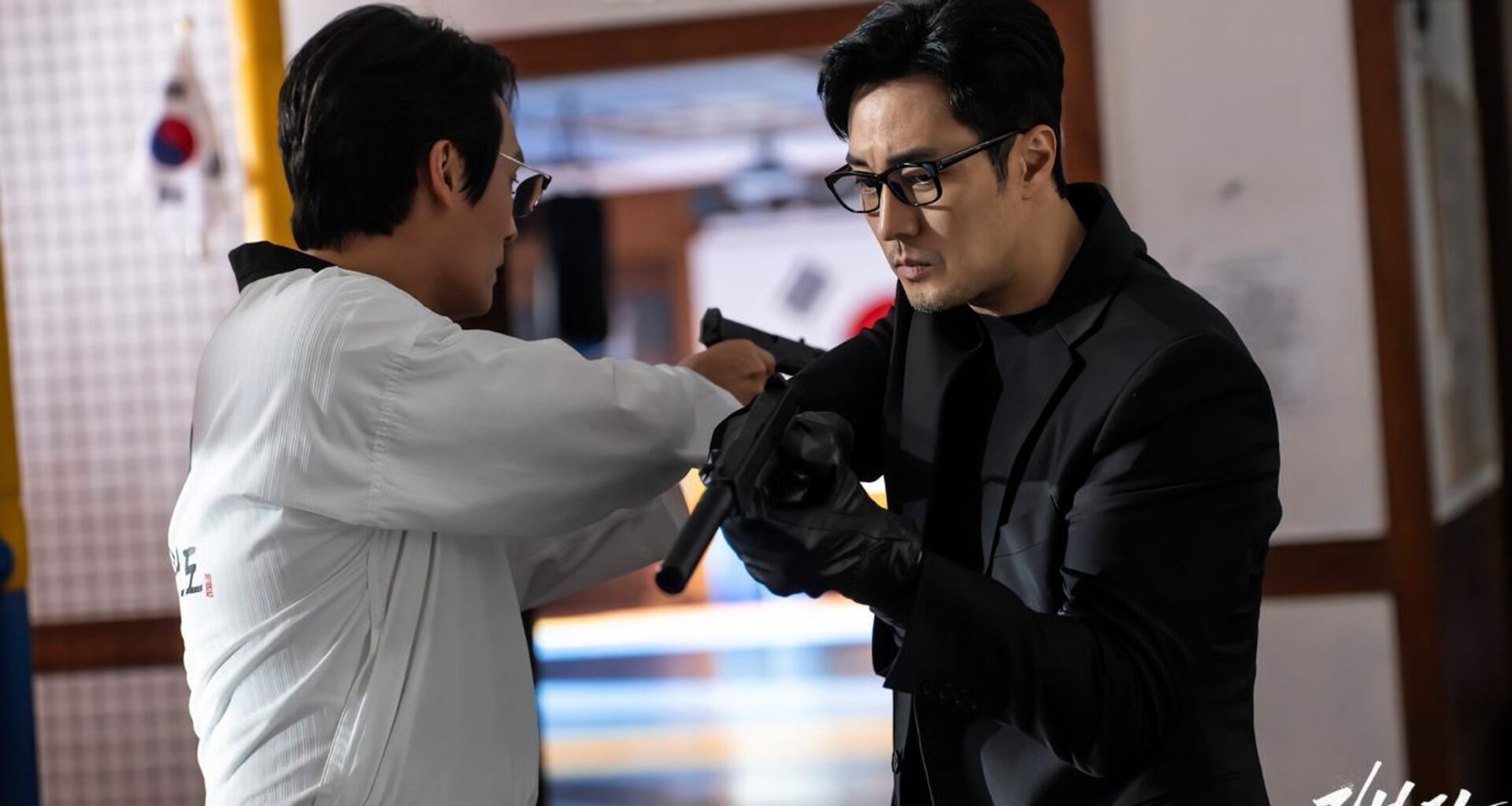 Actors So Ji-sub, right, and Choi Dae-hoon in a scene from SBS TV’s action drama “Agent Kim Reactivated” / Captured from SBS