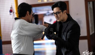 Actors So Ji-sub, right, and Choi Dae-hoon in a scene from SBS TV’s action drama “Agent Kim Reactivated” / Captured from SBS