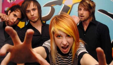 Paramore posing for a photograph in 2005
