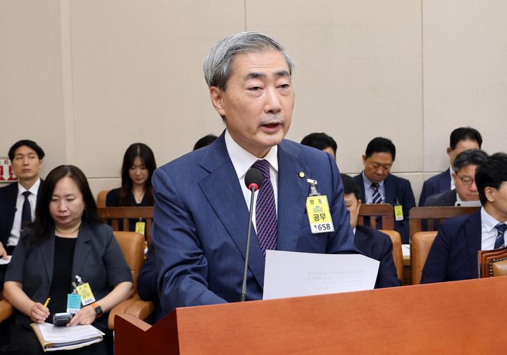 Bank of Korea Gov. Shin Hyun-song speaks during a policy briefing session at the National Assembly in Seoul, Wednesday. Yonhap