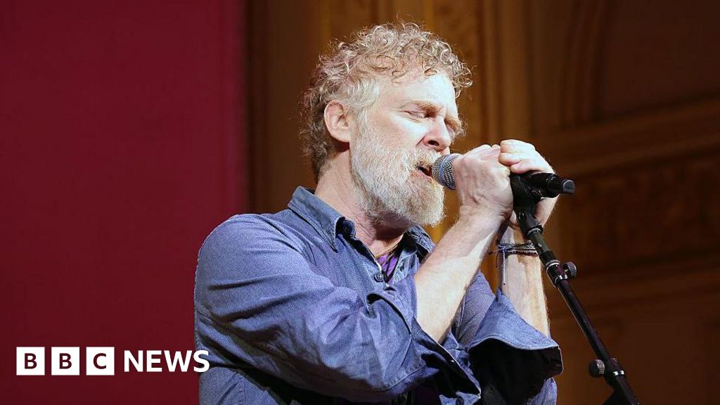 Oscar-winning songwriter Glen Hansard killed in crash - BBC