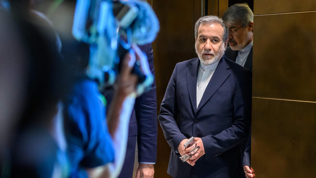 Iranian Foreign Minister Araghchi. He also threatened - but now Tehran is signaling that it will settle for 'compensation' (Photo: Fabrice Coffrini / POOL / AFP) פסגת שיחות איראן- ארה"ב בשווייץ