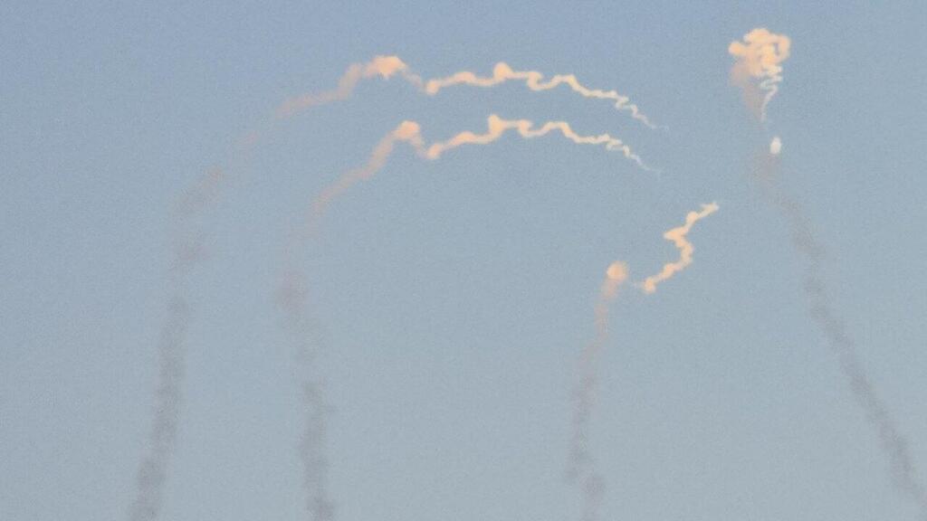 Iran launches missiles משיגורי הטילים האיראניים