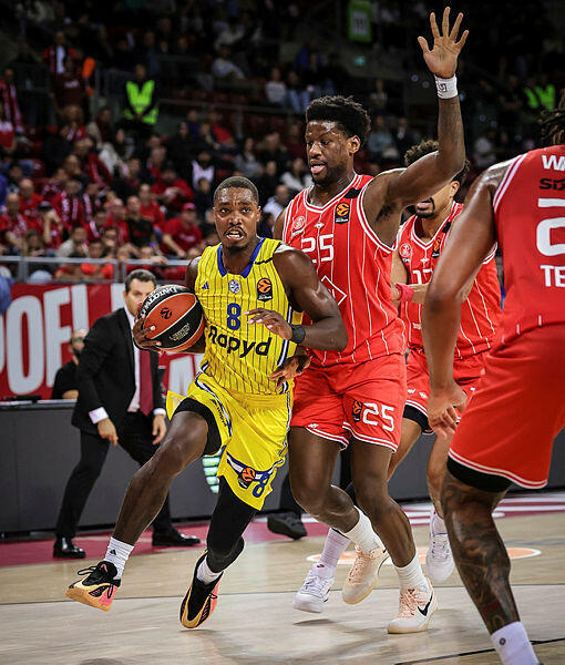 Maccabi Tel Aviv player Lonnie Walker in action against Hapoel Tel Aviv in the Euroleague. (Photo: Oz Mualem) כדורסל מכבי תל אביב נגד הפועל תל אביב ב יורוליג אוקטובר 2025