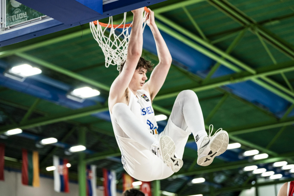 David Moses in action, at the European Youth Championship (Photo: FIBA website) דייויד מוזס
