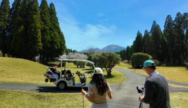 South Korean Golf Courses Shift to Two-Person, No-Caddie Play - 조선일보