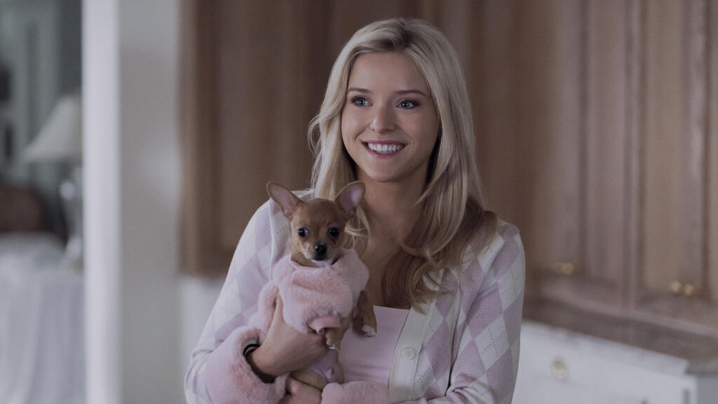 From 'Elle' (Photo: Courtesy of Amazon Prime) מתוך "אל"