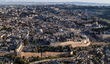 20 women found unconscious in suspected poisoning at Jerusalem beauty salon