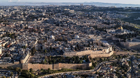 20 women found unconscious in suspected poisoning at Jerusalem beauty salon