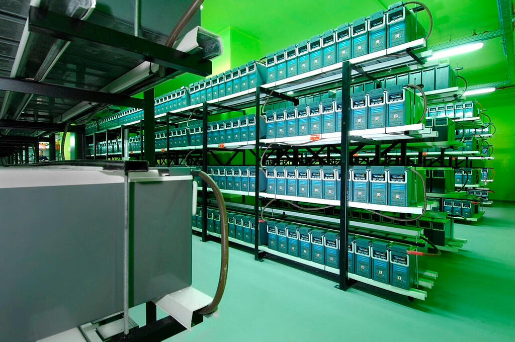Server farm in Tirat Hacarmel. דאטה סנטר חוות שרתים ב טירת הכרמל של חברת Med אלי מטרה