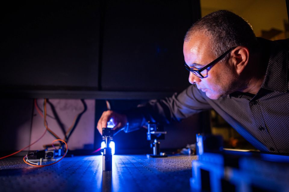 Laser-crystal sensor measures strong magnetic fields in challenging environments -- ANS / Nuclear Newswire