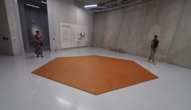 What a mess: visitors step in peanut butter floor - DutchNews.nl