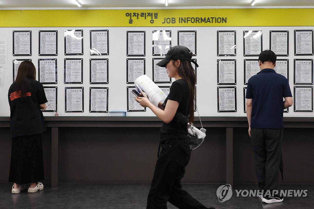 Job seekers look at job postings at a job fair in Seoul on July 15, 2026. (Yonhap)